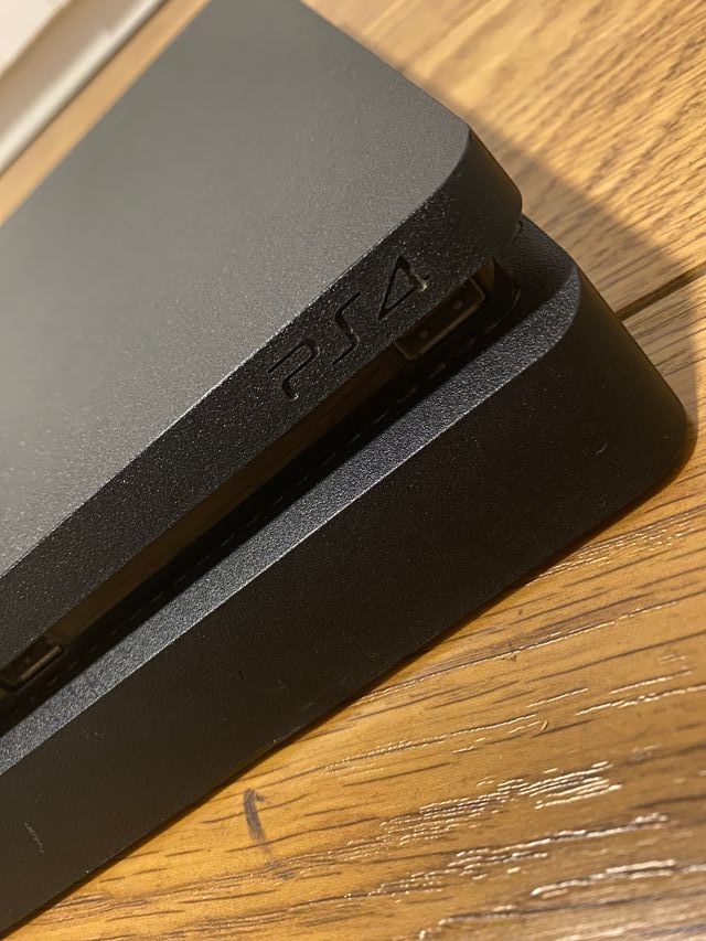 PLAY 4 slim 1TB + Gran Turismo 7 + PES 21