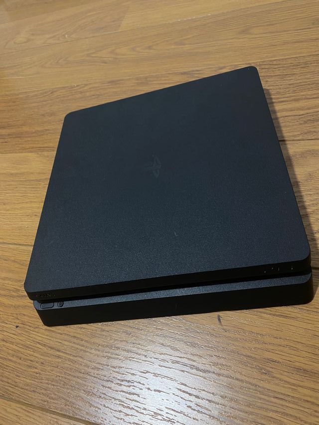 PLAY 4 slim 1TB + Gran Turismo 7 + PES 21