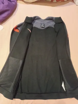 Chaqueta Nike niño negra y naranja