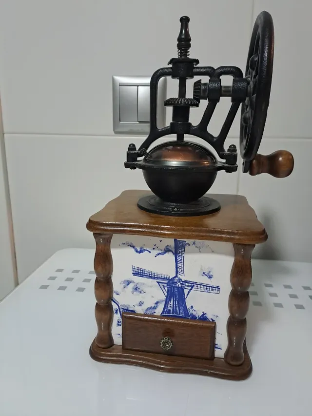 Molinillo de café manual de madera y metal