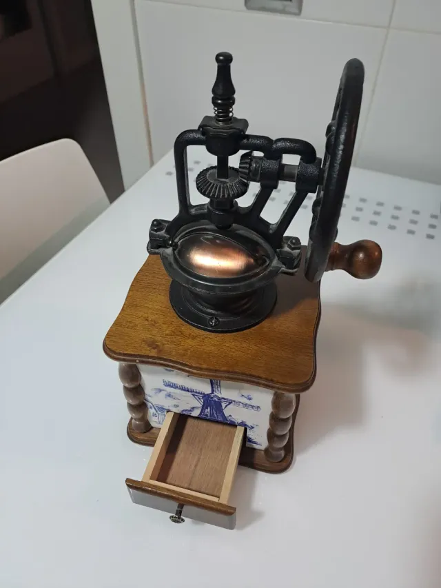 Molinillo de café manual de madera y metal