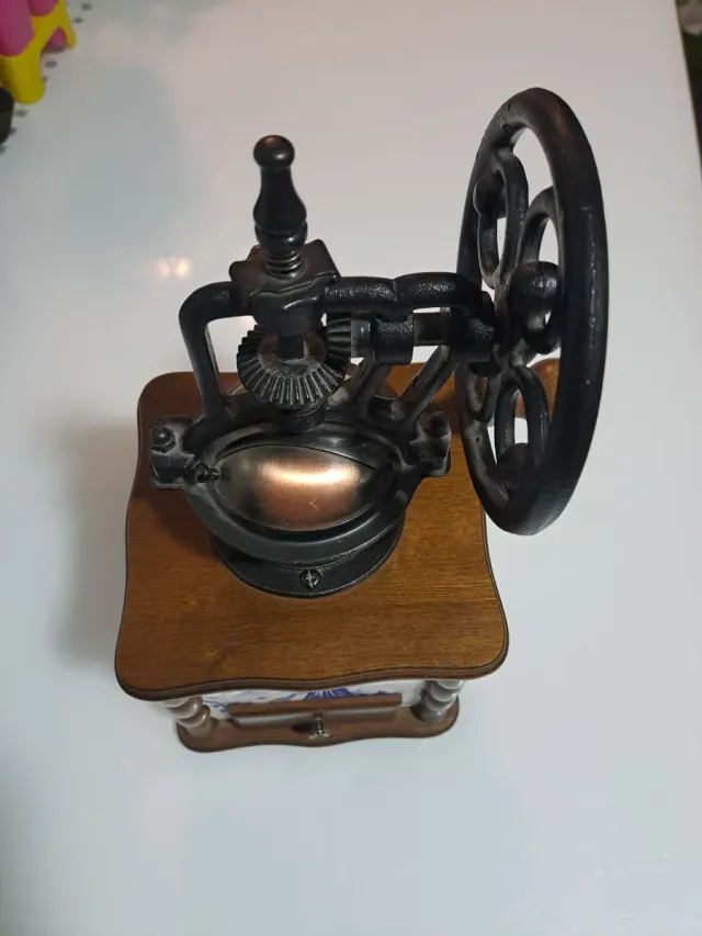 Molinillo de café manual de madera y metal