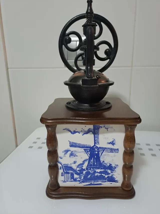 Molinillo de café manual de madera y metal