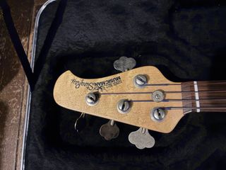 Musicman Stingray 4H fretless