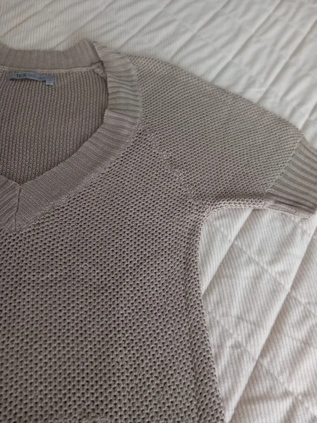 Jersey beige cuello pico manga corta