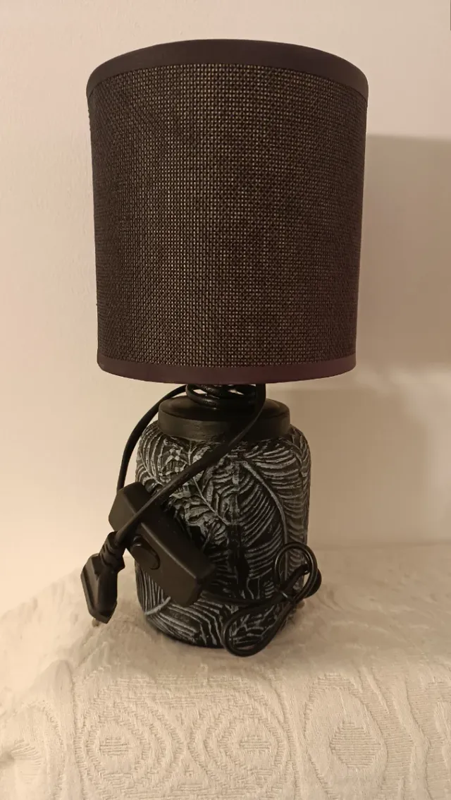 Lámpara de sobremesa diseño hojas