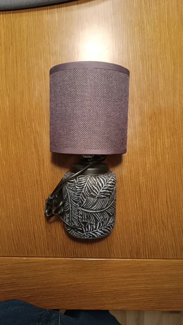 Lámpara de sobremesa diseño hojas