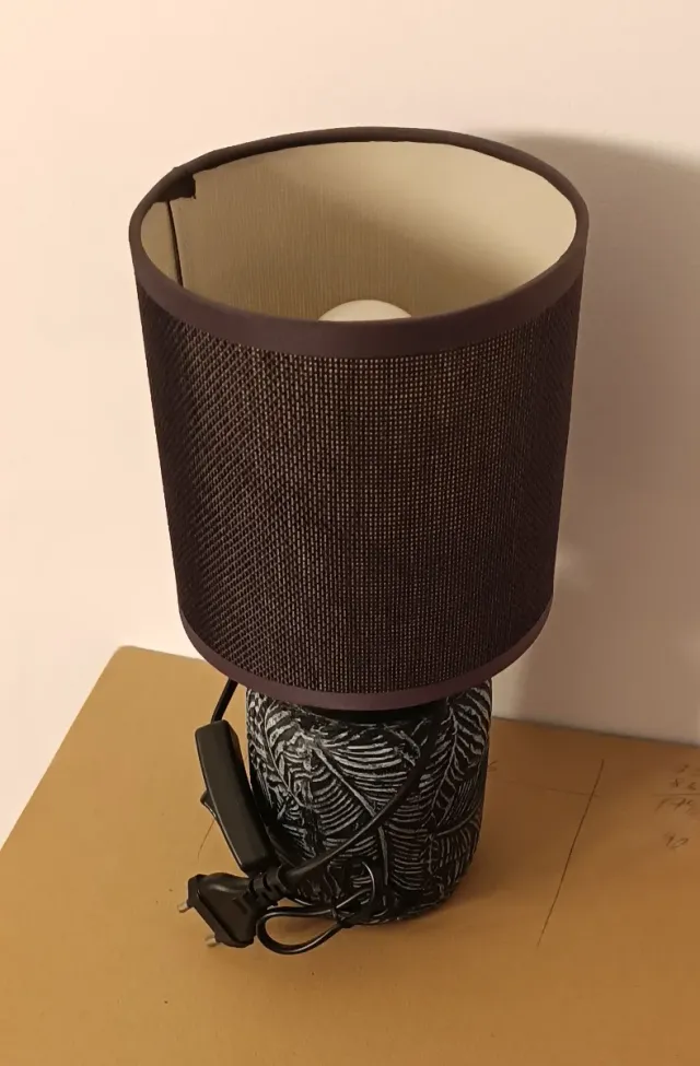 Lámpara de sobremesa diseño hojas