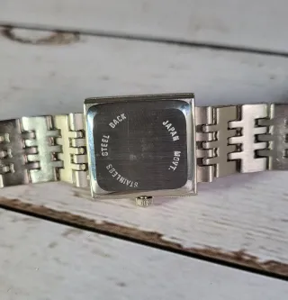 Reloj de pulsera plateado para mujer