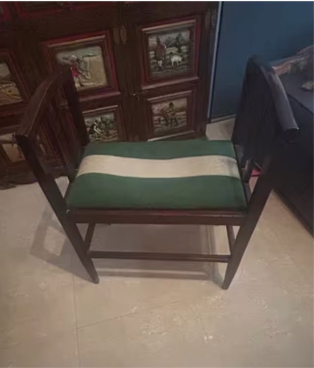 Taburete vintage madera y tela verde