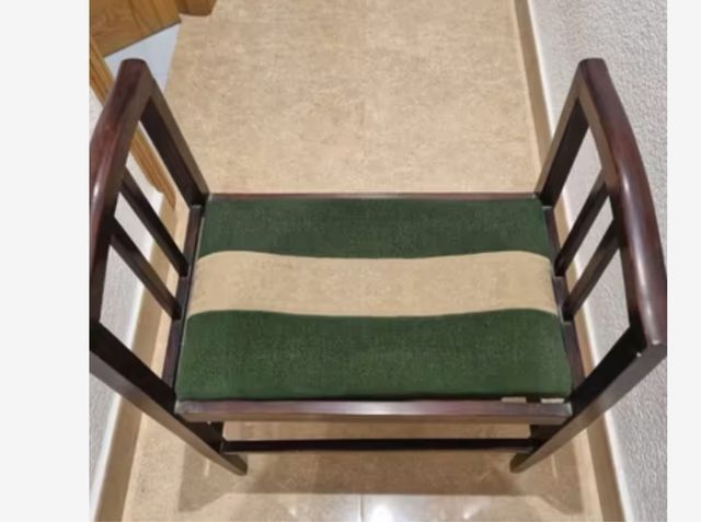 Taburete vintage madera y tela verde