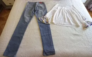 Pantalón vaquero y blusa hombros mexicanos
