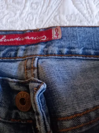 Pantalón vaquero y blusa hombros mexicanos