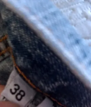 Pantalón vaquero y blusa hombros mexicanos