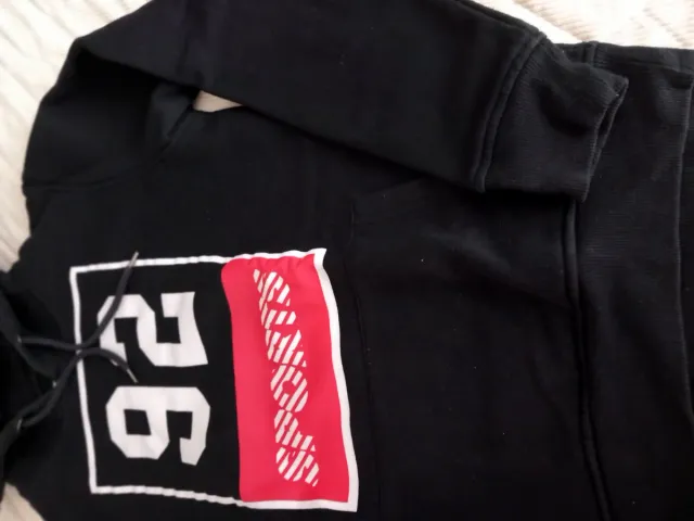 Sudadera Negra con Diseño 92 Sports