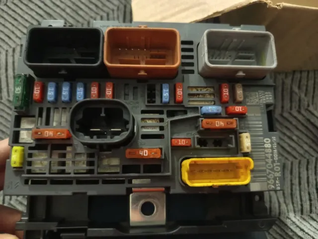 Centralita Confort Citroën C4 Picasso R01