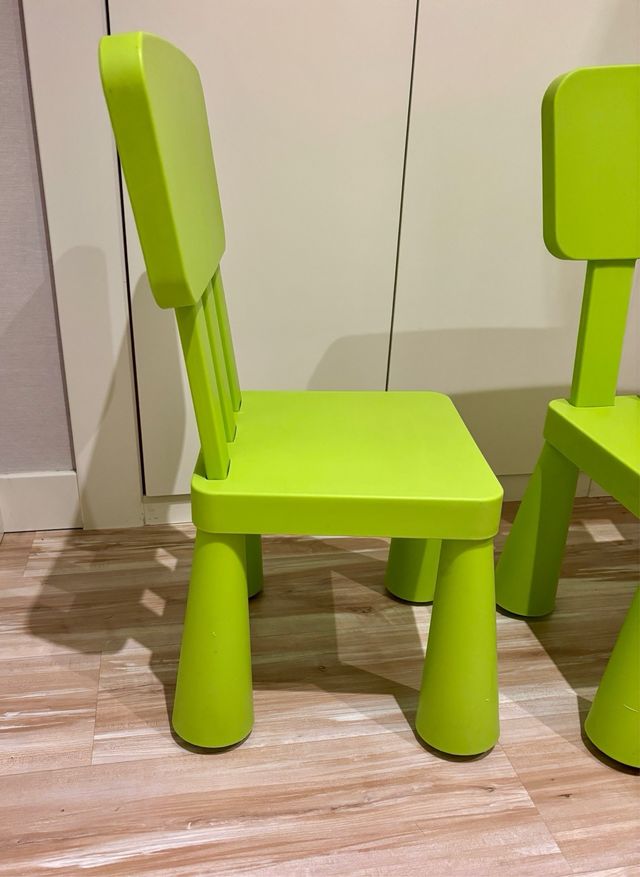 2 Sillas Infantiles IKEA Verde (cada una 12e)