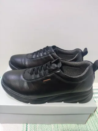 Zapatos negros impermeables T39 (1 uso)