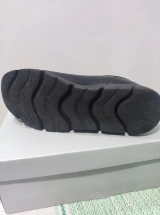 Zapatos negros impermeables T39 (1 uso)