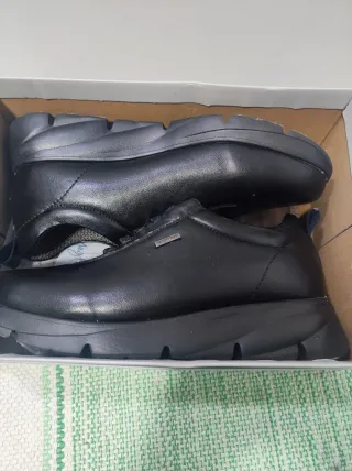 Zapatos negros impermeables T39 (1 uso)