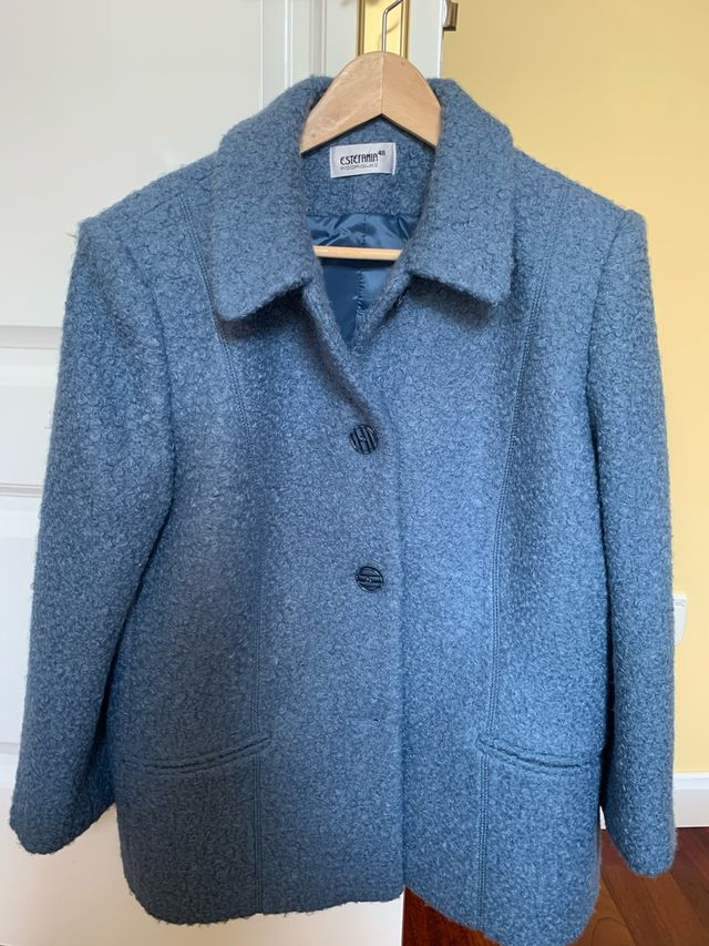 Chaquetón corto azul marca talla 48, pero da menos
