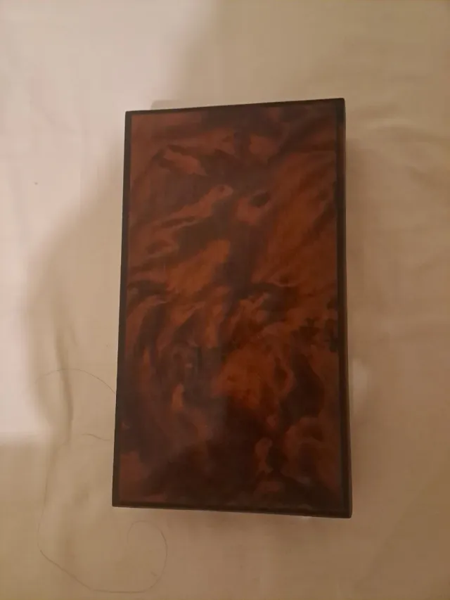 Caja de madera de raíz