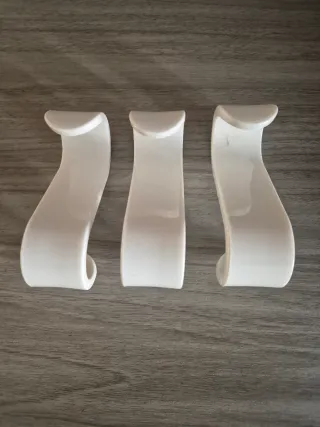 Ganci per termosifoni bianchi