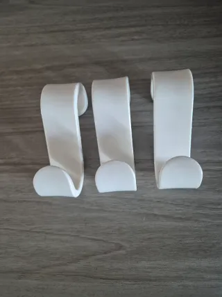 Ganci per termosifoni bianchi