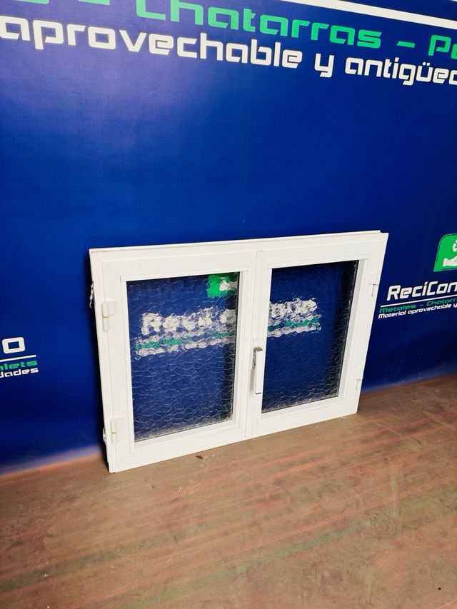 Nº 34. Ventana pequeña abatible de aluminio blanco