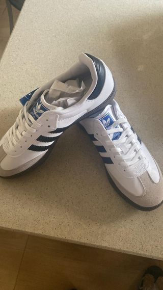 Zapatillas Adidas Samba gris y Blanco
