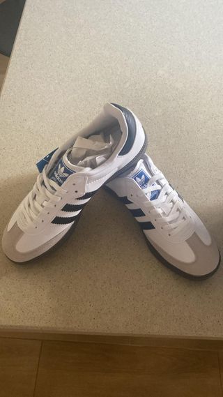 Zapatillas Adidas Samba gris y Blanco