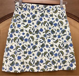 Flada floral azul y blanco