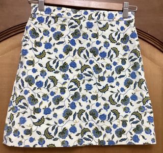 Flada floral azul y blanco