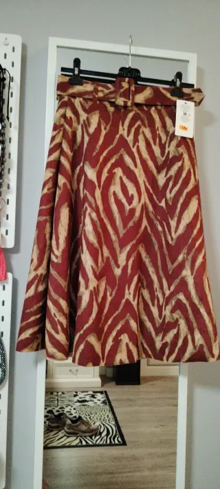 Falda midi estampado cebra talla M