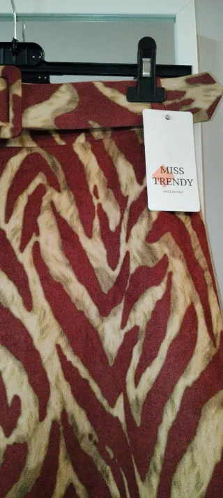 Falda midi estampado cebra talla M