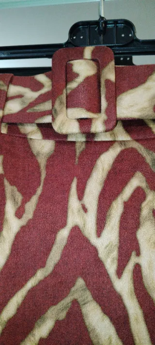 Falda midi estampado cebra talla M