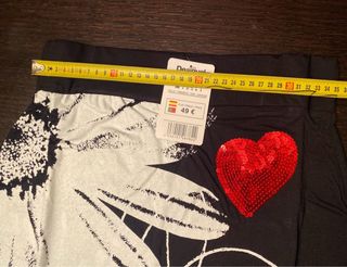 Falda Desigual Talla M Negra y Roja