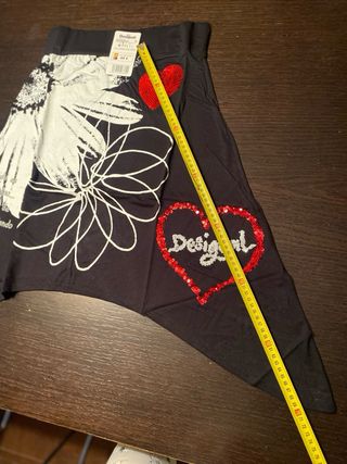 Falda Desigual Talla M Negra y Roja