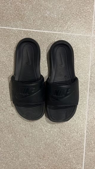 Chanclas Nike Negras talla 42,5