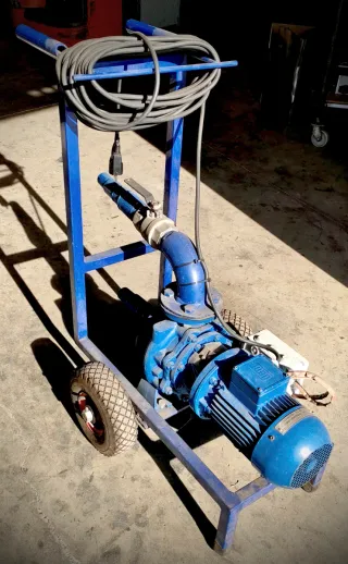 Bomba de agua con carro