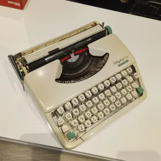 Máquina de escribir Olympia splendid 33