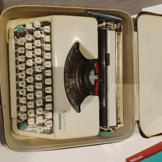 Máquina de escribir Olympia splendid 33