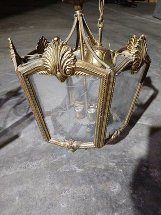 Lámpara de techo dorada estilo clásico