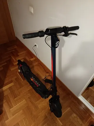 Patinete Eléctrico Red Bull Racing