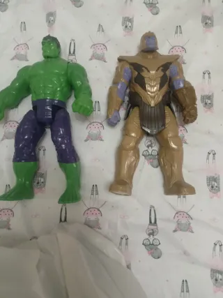 Muñecos Thanos y Hulk Grandes