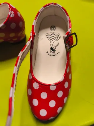 Zapatos de tacón sevillana número 22.