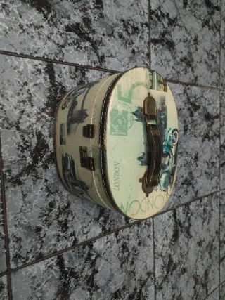 Maleta decorativa estilo vintage Londres