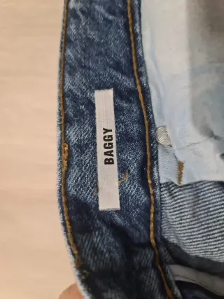 Pantalón vaquero baggy  Talla 32