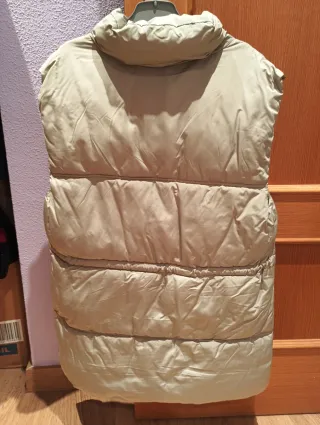 Chaleco acolchado Stradivarius verde clarito