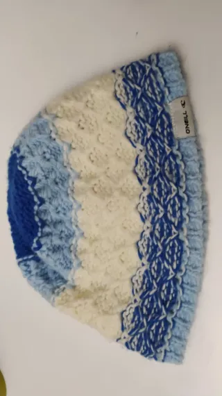 Gorros O'Neill azules, rojos y multicolor